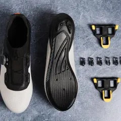 Buty rowerowe z systemem BOA i blokami do pedałów. Gotowe na każdą trasę, by naciskać na pedał z mocą.