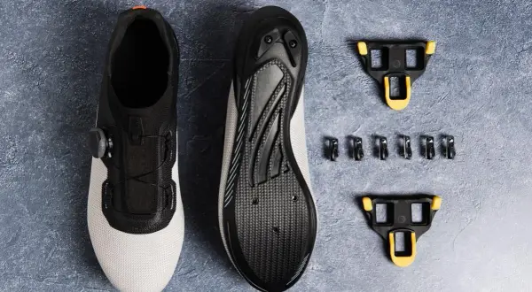 Buty rowerowe z systemem BOA i blokami do pedałów. Gotowe na każdą trasę, by naciskać na pedał z mocą.