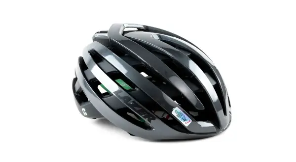 Ciemnoszary kask rowerowy Lazer z zielonymi wstawkami. Czy kask na rower jest obowiązkowy? Zawsze warto go mieć!