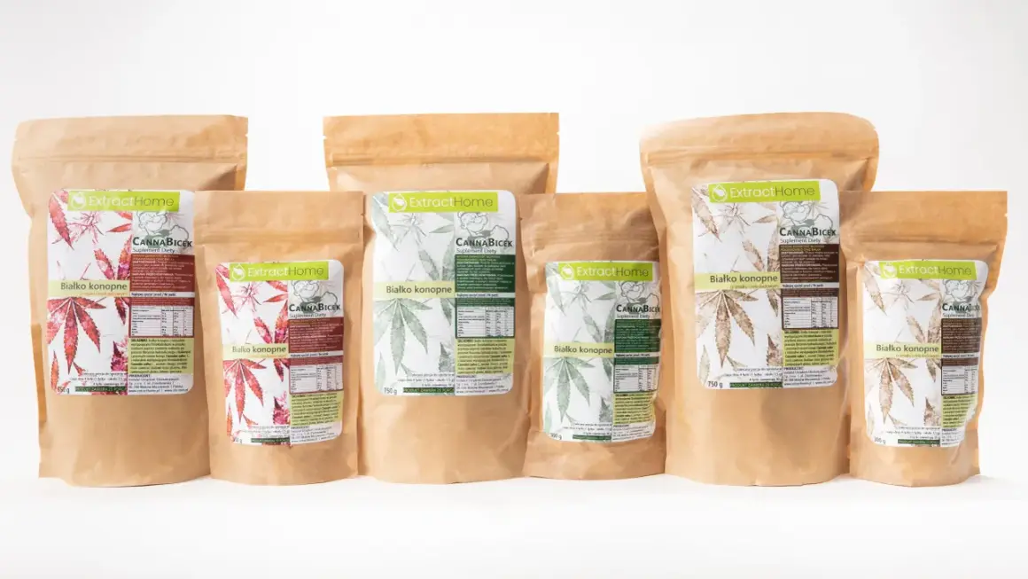 Kilka opakowań białka konopnego ExtractHome o różnych smakach i gramaturach. Produkt ten ma wiele cennych właściwości.